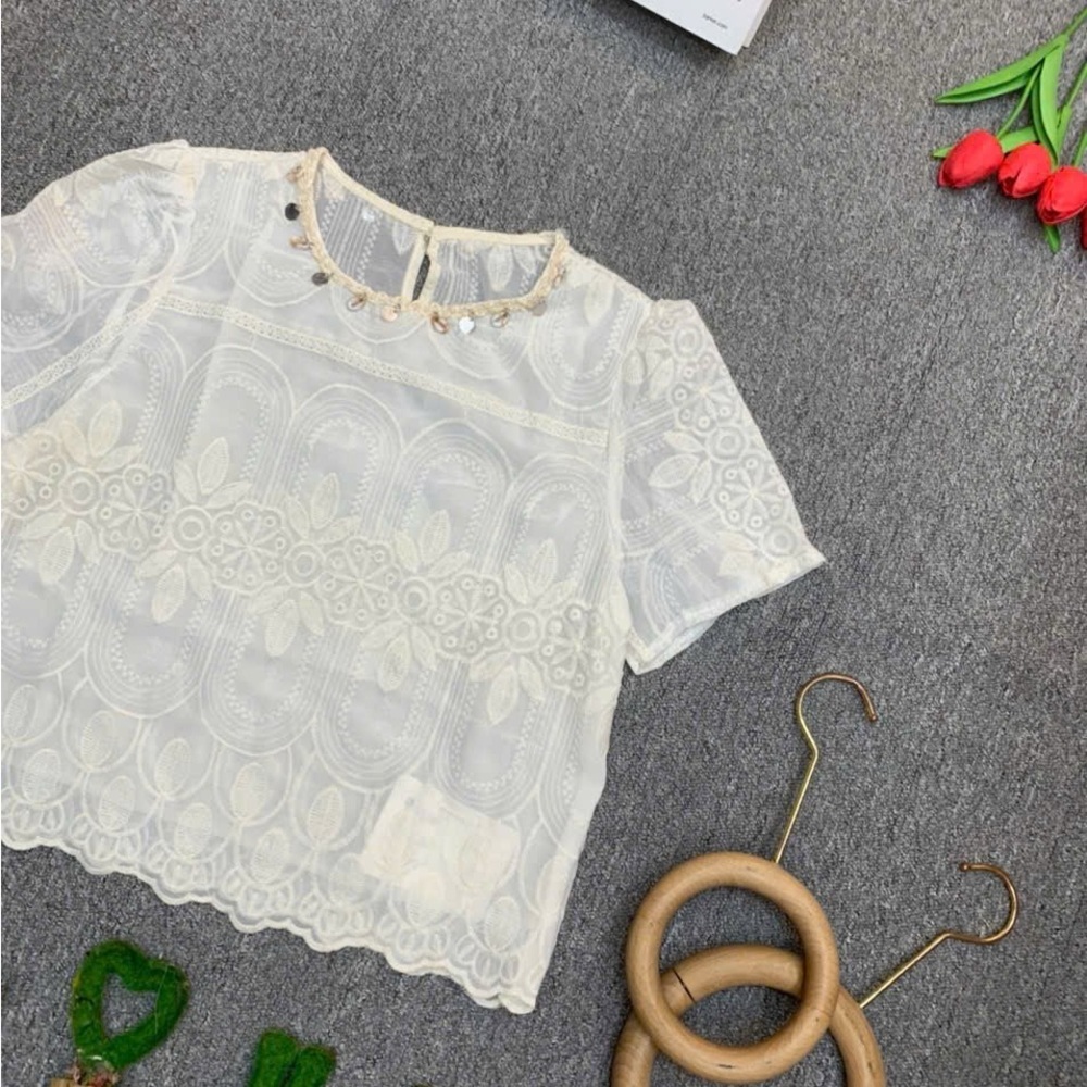 Elegant White Lace Top - image 4